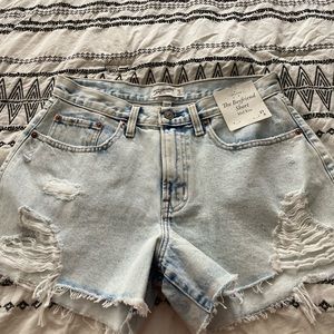 NWT Abercrombie mid rise boyfriend short